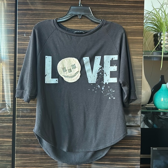 Fun and sassy Skull LOVE sweater. Great statement piece. - Picture 1 of 3